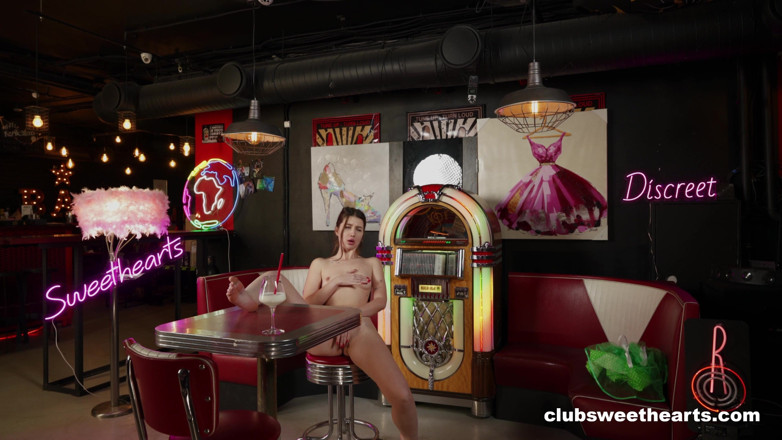 Club sweethearts: Vytékající sexualita