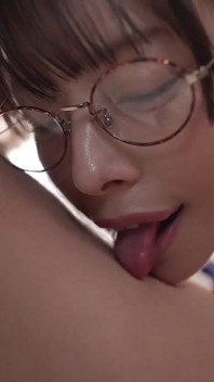 Penjaga dalam cermin mata dengan tetek cantik menjadi Obscene Linge Dent dan dilatih dalam penangkapan Sehingga Dia Climaxes Bab 1