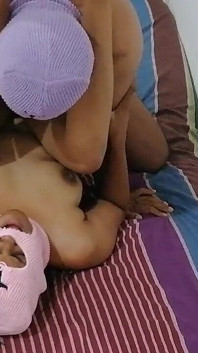 밤에 젖은 보짓물 보지로 큰 젖탱이로 황소 사랑과 정욕으로 하드코어 섹스하는 스리랑카 여배우 Anne