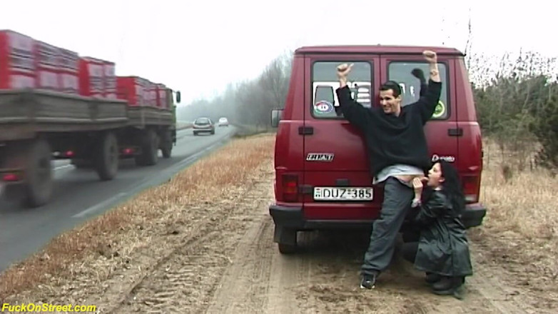 Goldwin pass: Verrücktes deutsches paar fickt auf der straße