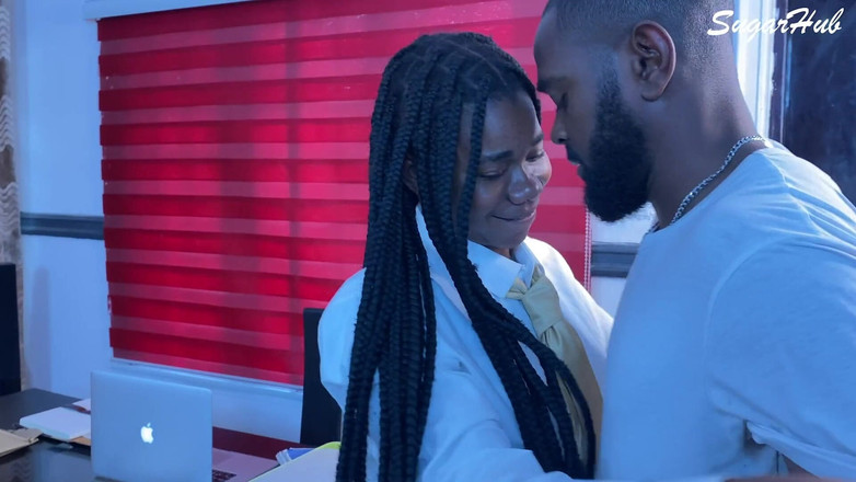 Sugarhug: Sie Fickt Ihr Tropfendes Loch in Meinem Büro