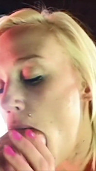Goldilocks - Molly Ray Footjob & Faciál
