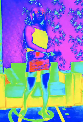 Kitty_Cross: 性感人妖脱衣舞表演热短裙大屁股