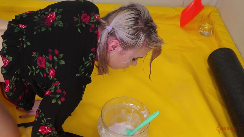 Assylum & Slavemouth: Tonåring Få grov anal och pissstraff vid glasskidset, med otäck...