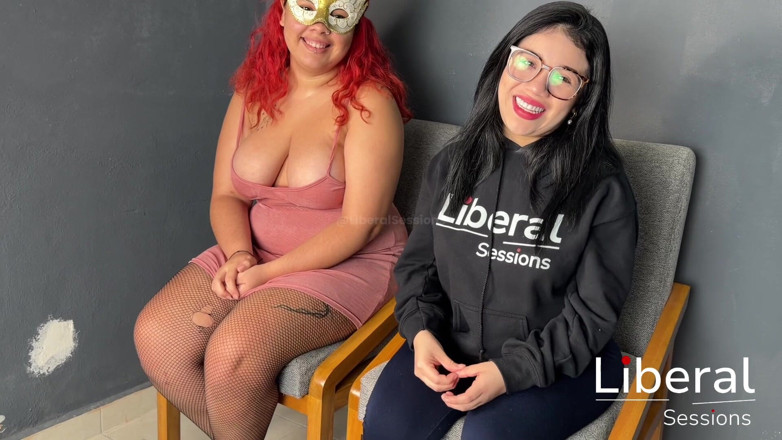 Liberal Sessions: Una chica con curvas con grandes tetas es follada duro...