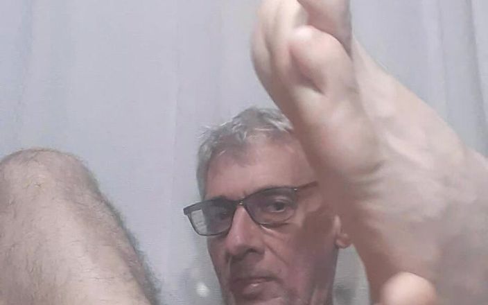 Big uncut hard cock: Ayaklarımın yakın çekim
