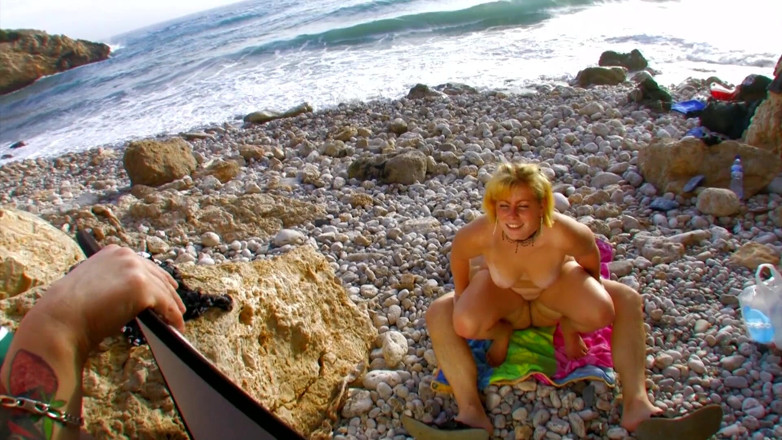 German amateur - 100% German hardcore videos: Głębokie gardło i seks analny na plaży