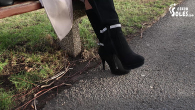Czech Soles - foot fetish content: Öffentliche high heels gehen, getragene strumpfhosen und fußspiel