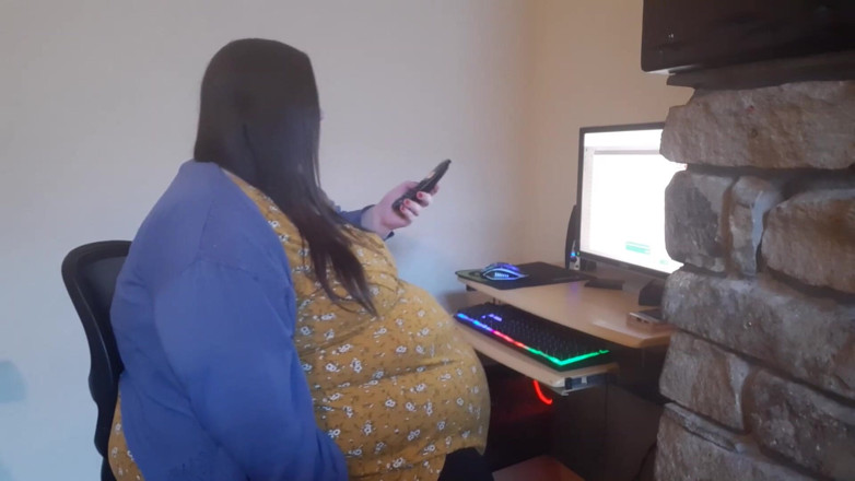 SSBBWLadyBrads: 超级肥胖的秘书在工作时被老板羞辱 - 幻想