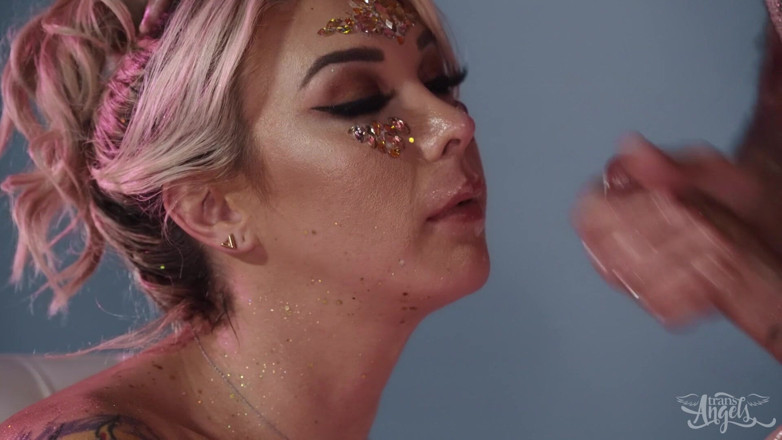 Trans Angels: Trans Angels - Eaven byla místo na Zemi? No, každý, kdo...