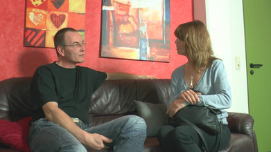 RetroLust: Mamă sexy excitată este futută tare și adoră fiecare secundă