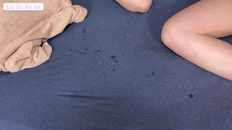 A case of fling: 사랑스러운 E-cup 뷰티, 독점 비공개 데뷔에서 달콤하고 장난스러운 매력을 드러냅니다.