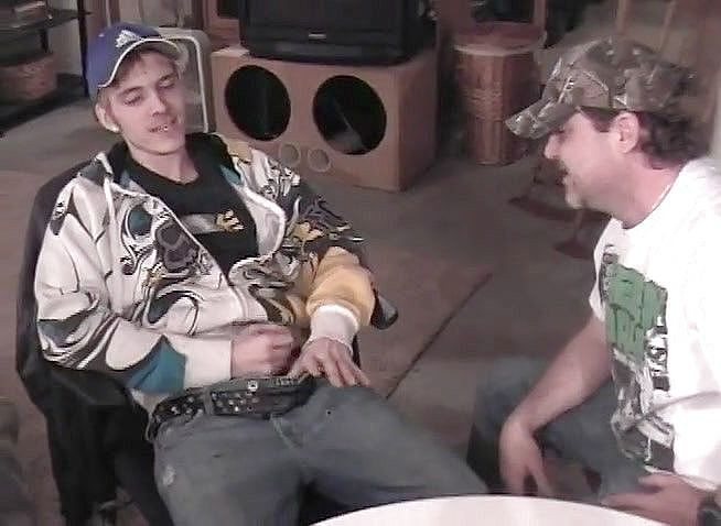 Jay's Amateur Straight Guys: Hetero skater jongen KC komt hard klaar in mijn mond!