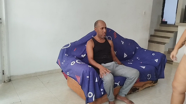 Adribella69: Je donne ma grosse chatte à mon voisin parce qu’il a...