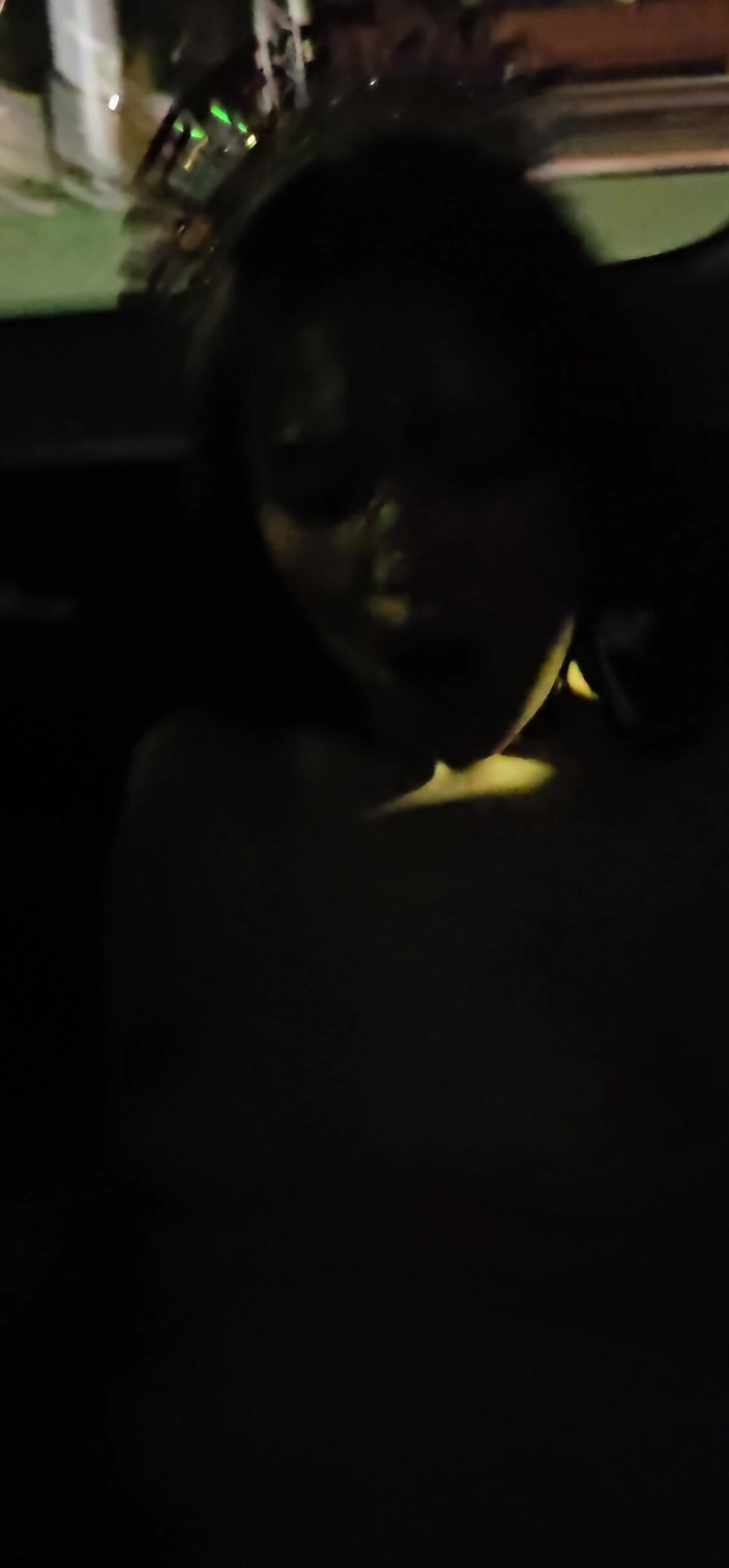 Foxybunnies: La dea asiatica viene sditalinata e suonata in un taxi...