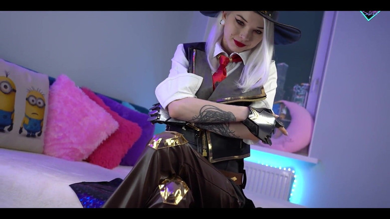 Karneli Bandi: Wellustige ashes overwatch training van haar perfecte kont. Karneli Bandi