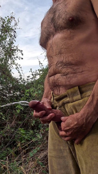 Pissing, Cumming a Pissing Opět v lese, Promočená prsa a kordy - Rockardglans 211