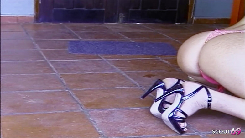 Shemale TS Collection: Блондинку-шмеля в отпуске трахнул анально до оргазма латина с большим хуем