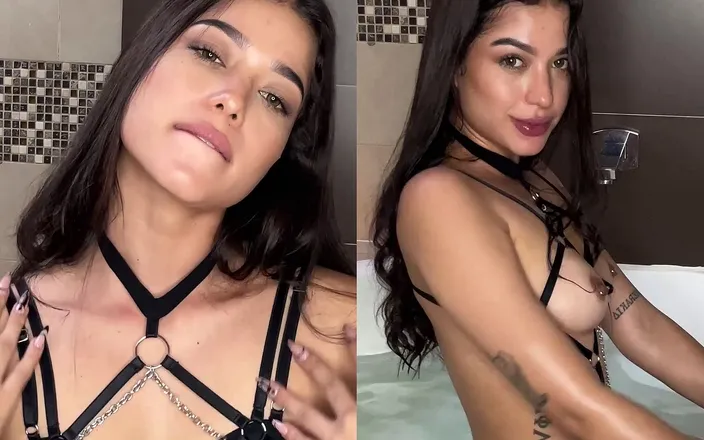 Gaby Caivo: Having Fun in the Bath