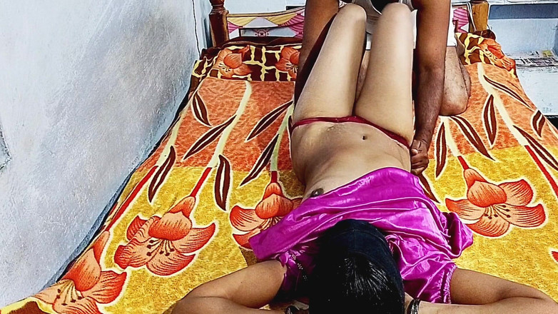 Desihotcouple: 인도 핫한 마누라 집에서 촬영한 영상 섹스