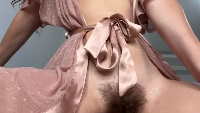 SexyMissMe: Hoduj swoją niegrzeczną owłosioną dziwkę
