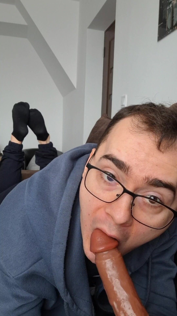 The college boy: Menghisap zakar awak sehingga awak pancut ke dalam dildo mulut...