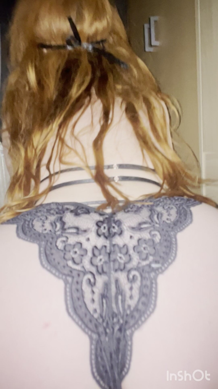 Ginger milf: Soție care are un vibrator negru mare și de aproape este...