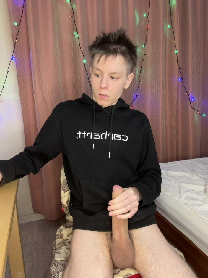 Morflot24: 격렬한 솔로 핸드 펌프 중 트윈크 전립선 따먹기