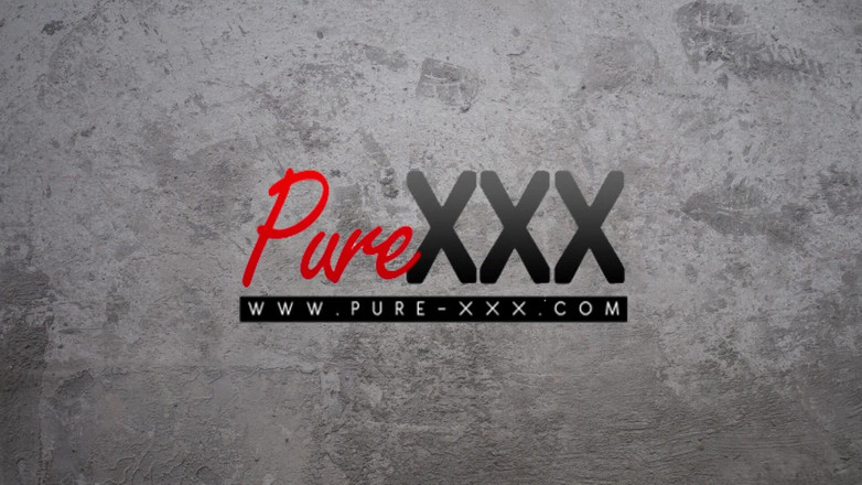 Pure Media Enterprises: Büyük memeli olgun profesyonel yarağını emiyor