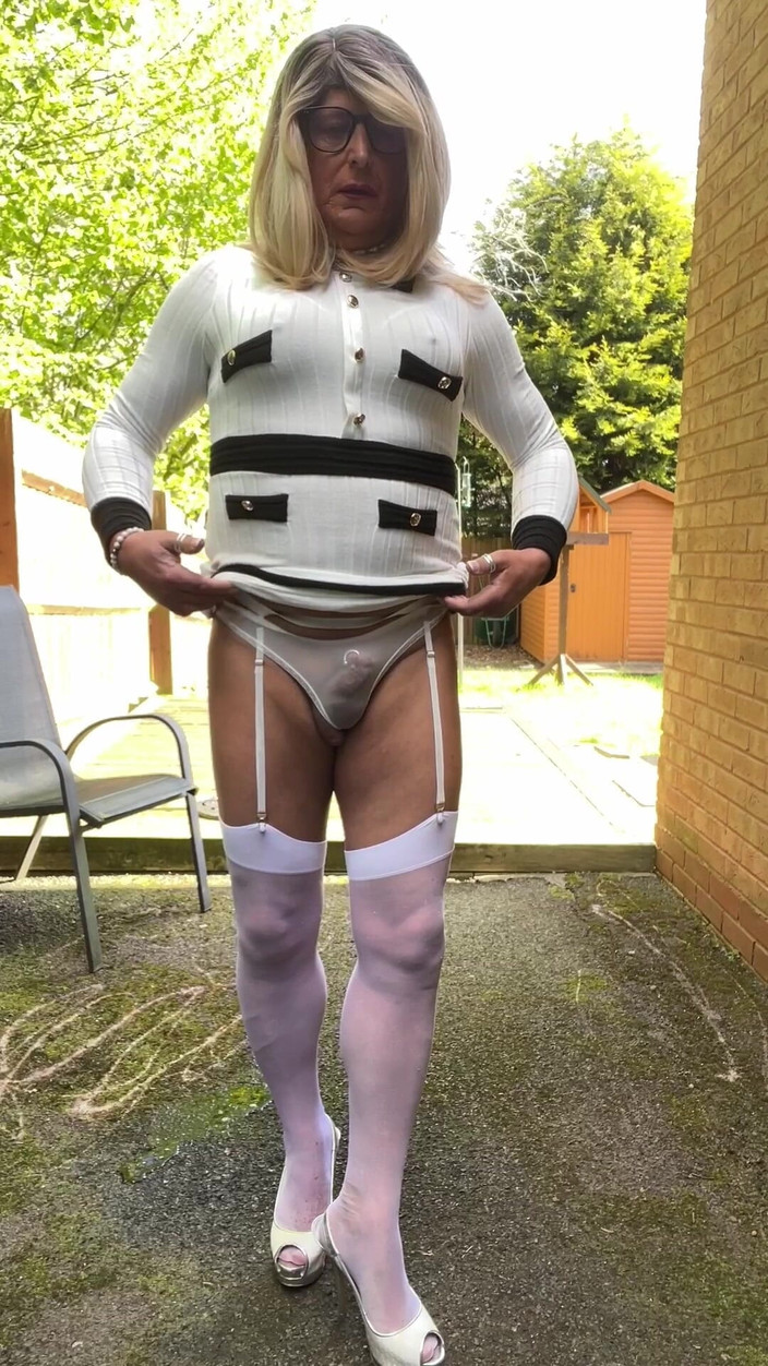 Kellycd2022: 业余 crossdresser Kellycd2022 性感熟女在白色丝袜