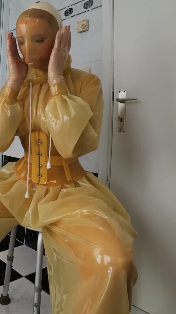 Miss_Fetilicious: Transparent Latex Layers Timelaps