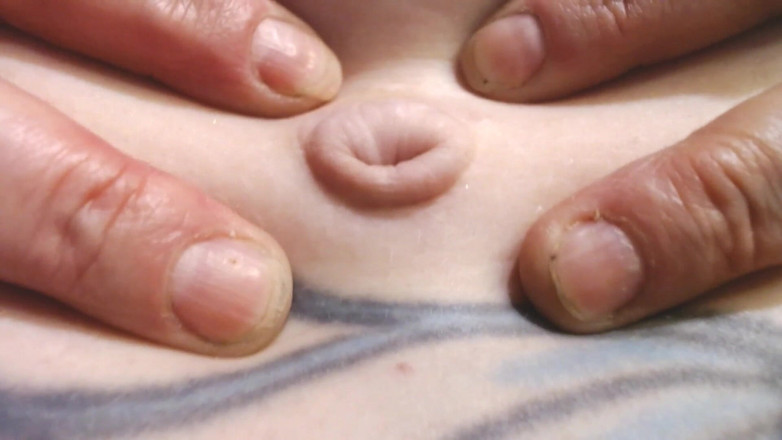 Abby Anna: 딥 배꼽 닫기