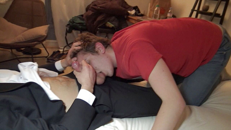 SEX WITH STRAIGHT BOY CURIOUS: Młody twink zerżnięty na oklep przez Tima