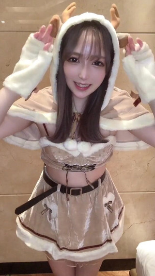 MilkyUni: Cosplayers' Christmas Live Dressing