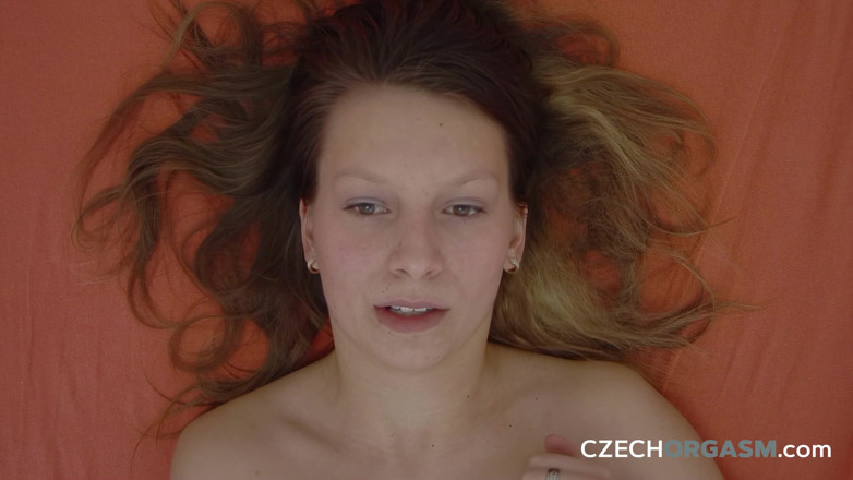 Czech Orgasm: Чешский оргазм 115 крошка-блондинка на кухне - не может держать ее руки от себя
