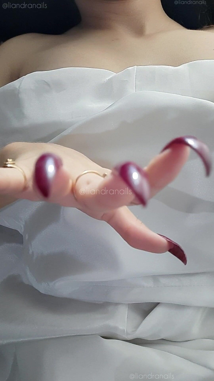 Goddess Li: Obrovské nehty