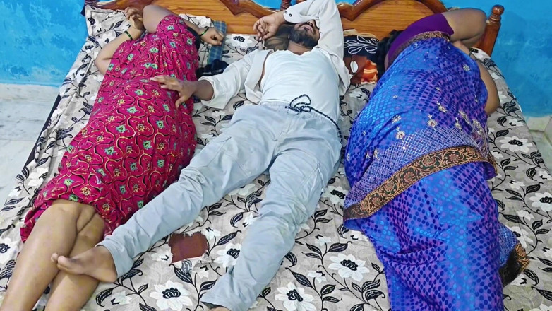 RoyToy: Stepson Shares a Bed with His Desi Stepmom and Her...