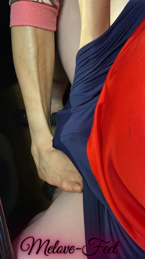 Naelor: Melove Giving a Footjob to Naelor Part 2