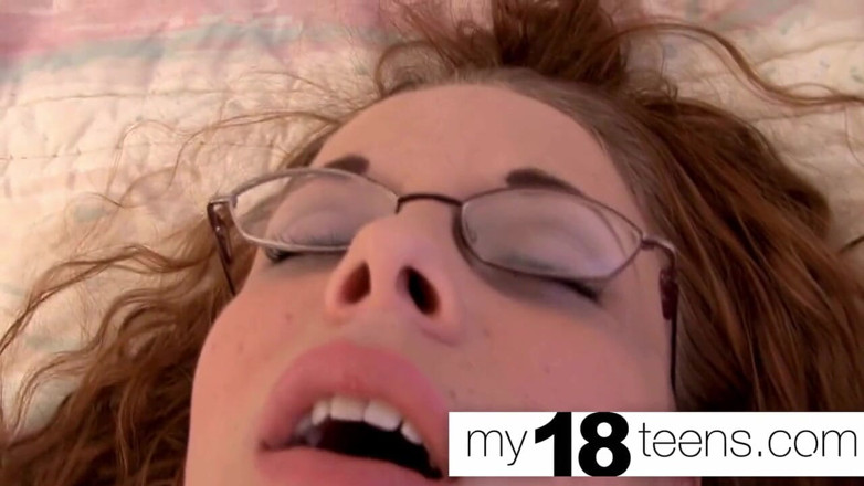 My 18 Teens: MY18TEENS – крошка мастурбирует мокрую киску со стеклянным дилдо