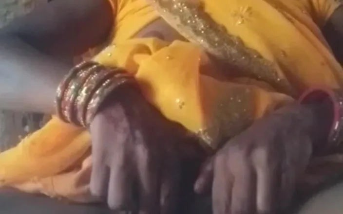 RJ NISHA: Bhabhi Is Showing Her Pussy in Yellow Saree, I Inserted...
