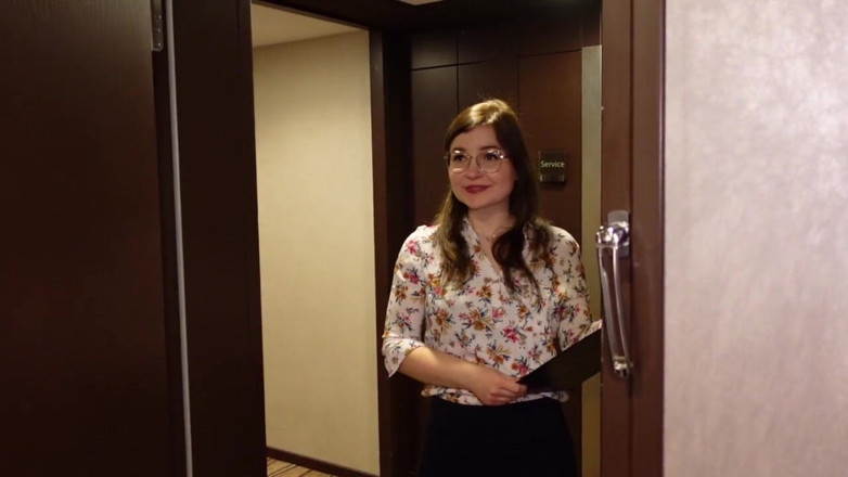 TinyEmily: Відтрахана зненацька гостем готелю!! Creampie!!