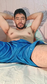 Papai Se Masturba Enquanto Fala Sujo E Quente