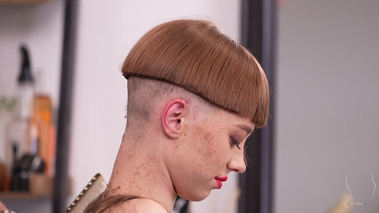 Euro Bald: Moniqe