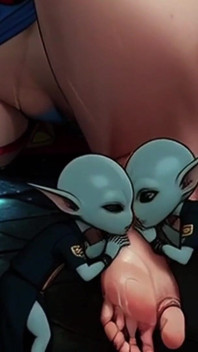 Supergirl es sondada y lamida durante una aventura espacial
