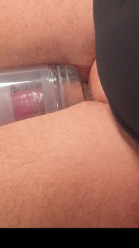 Herrin ließ ihren sklaven allein, an eine melkmaschine gefesselt, um ihm eine qual nach dem orgasmus zu geben