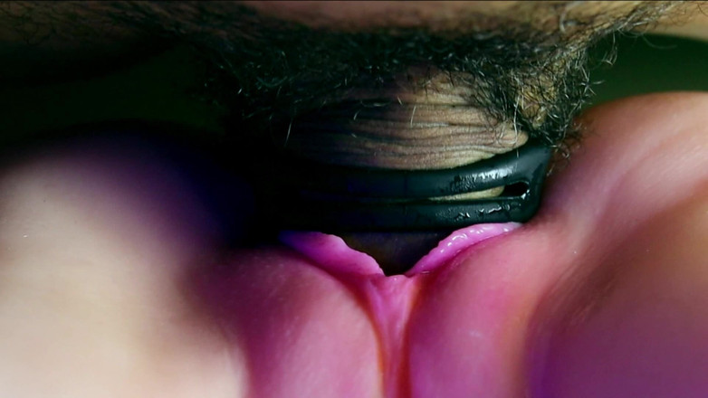 SEXY_GUYBEST: 粉红色的阴户吮吸我热辣的鸡巴，我深深地插入了小穴