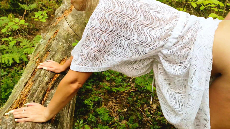 S-Wife Katy: Evli orta yaşlı seksi kadın turist grubunun arkasında kaldı ve...