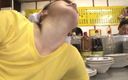 JAPAN IN LOVE: Горячая Рамен сцена-2_threesome с волосатой японской девушкой в магазине Ramen на улице