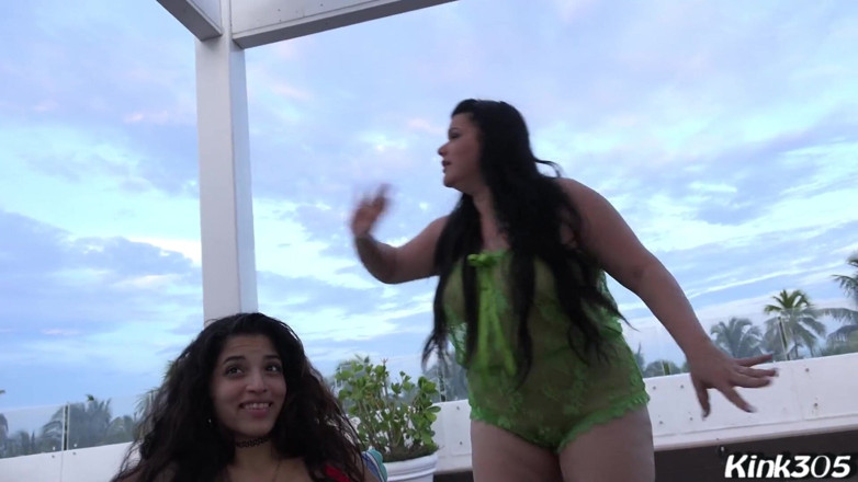 Alex Ace 305: Vecina hija Gabriella Lopez se come el coño y le...