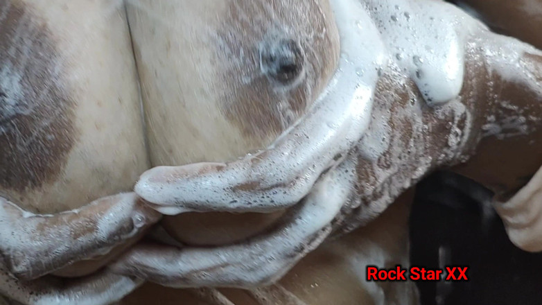 Rack star XX: Une femme desi tamoule se baigne nue en filmant son...